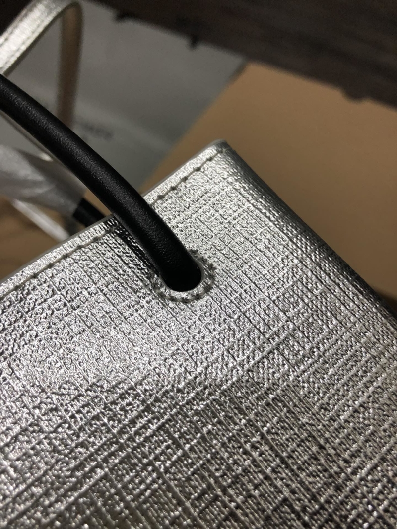 Ba1en*iaga shopping bags